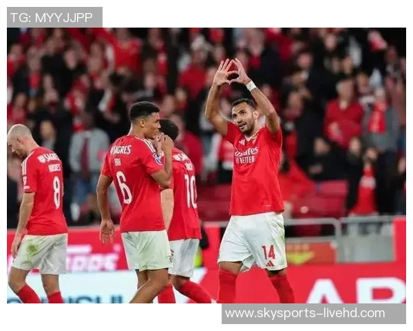 本菲卡大胜阿森纳5-0友谊赛精彩瞬间引发全场热烈欢呼 本菲卡大胜阿森纳5-0友谊赛精彩瞬间引发全场热烈欢呼